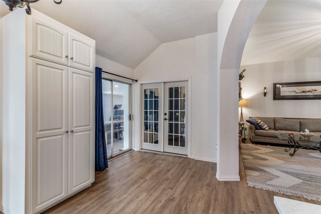 1217 Banks Street, River Oaks, TX 76114