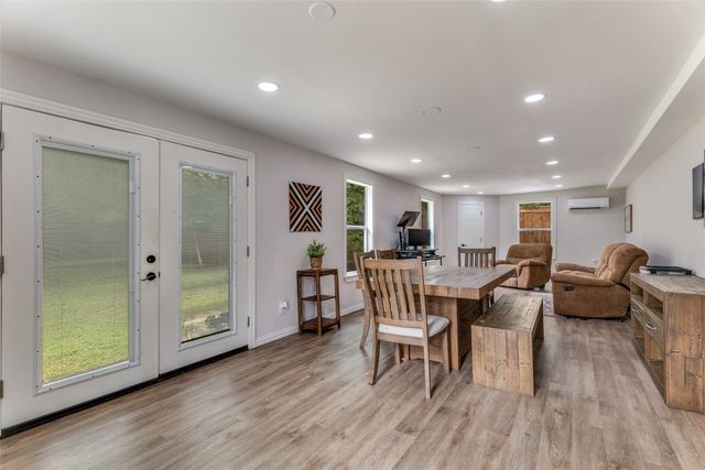 1217 Banks Street, River Oaks, TX 76114