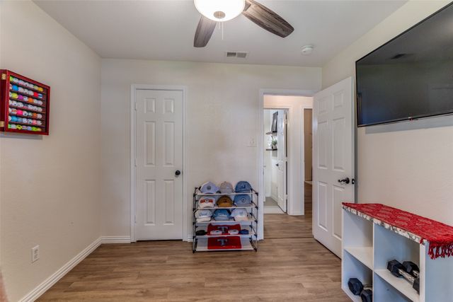 1217 Banks Street, River Oaks, TX 76114