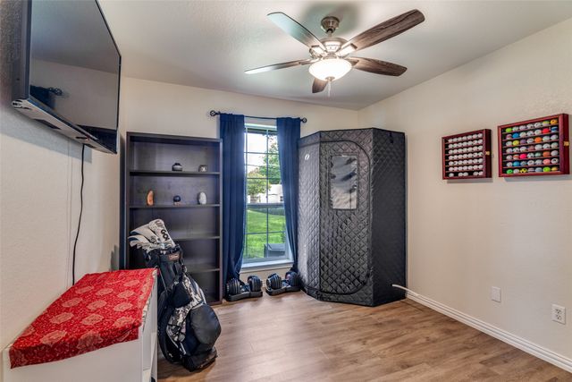 1217 Banks Street, River Oaks, TX 76114