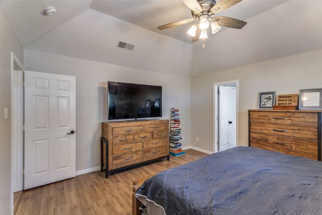 1217 Banks Street, River Oaks, TX 76114