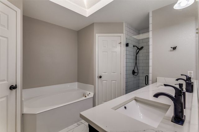 1217 Banks Street, River Oaks, TX 76114