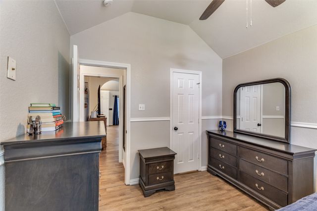 1217 Banks Street, River Oaks, TX 76114