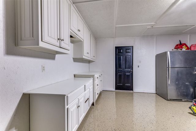 1217 Banks Street, River Oaks, TX 76114