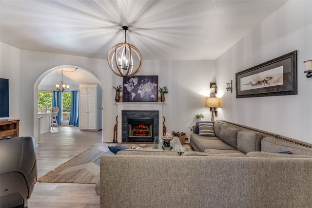 1217 Banks Street, River Oaks, TX 76114