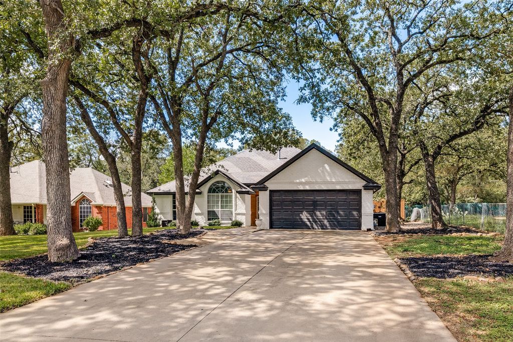 1217 Banks Street, River Oaks, TX 76114
