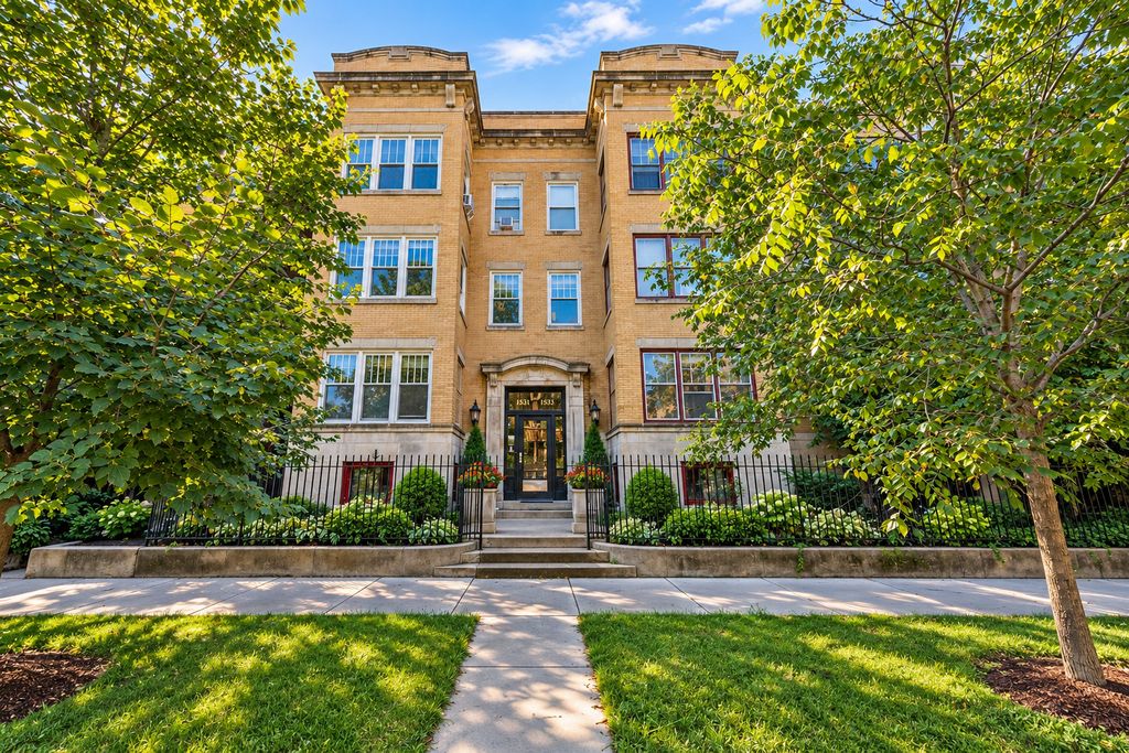 5330 S Hyde Park Boulevard 1S, Chicago, IL 60615