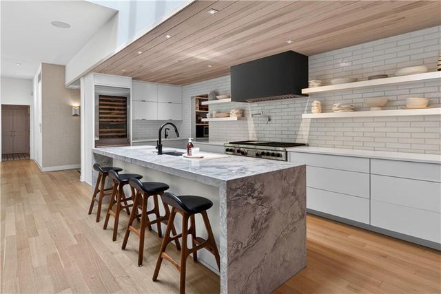 6536 Granada Drive, Prairie Village, KS 66208