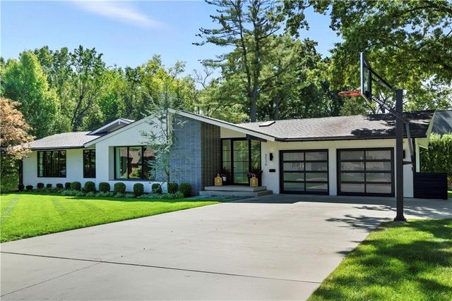 6536 Granada Drive, Prairie Village, KS 66208