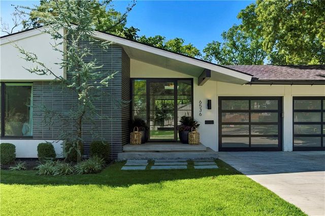 6536 Granada Drive, Prairie Village, KS 66208