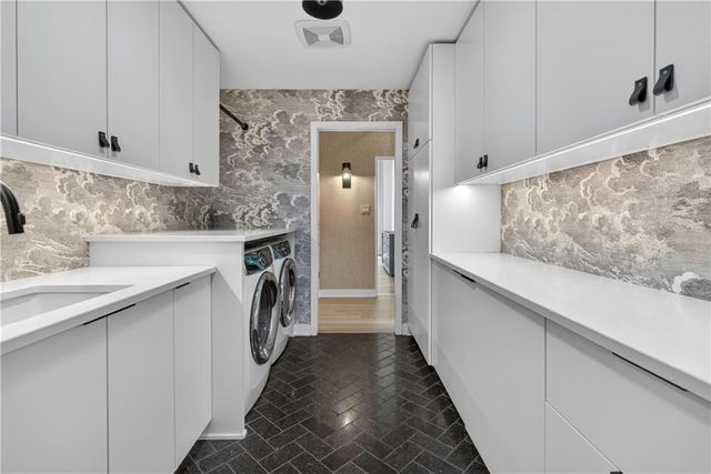 6536 Granada Drive, Prairie Village, KS 66208