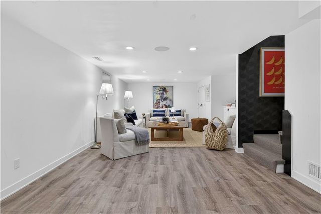 6536 Granada Drive, Prairie Village, KS 66208