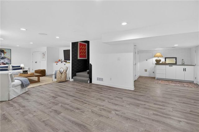 6536 Granada Drive, Prairie Village, KS 66208