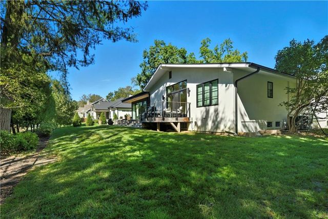 6536 Granada Drive, Prairie Village, KS 66208