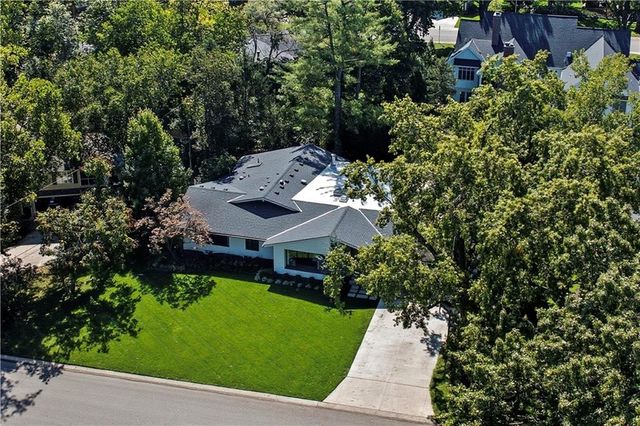 6536 Granada Drive, Prairie Village, KS 66208