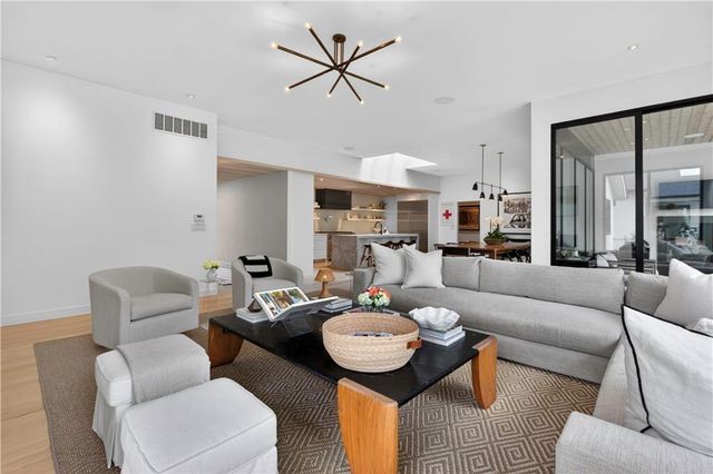6536 Granada Drive, Prairie Village, KS 66208