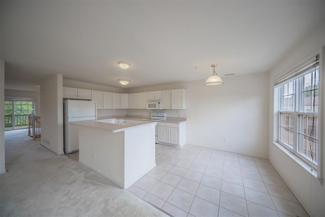 2934 Barclay Way, Ann Arbor, MI 48105