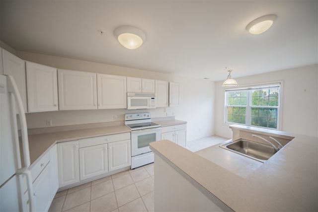2934 Barclay Way, Ann Arbor, MI 48105