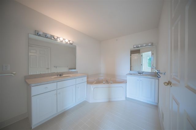2934 Barclay Way, Ann Arbor, MI 48105