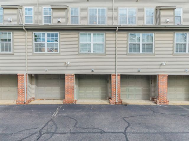 2934 Barclay Way, Ann Arbor, MI 48105