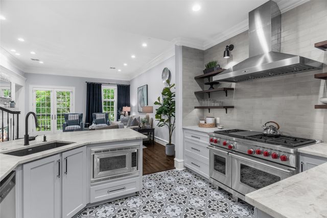 2222 Worthington Street, Dallas, TX 75204