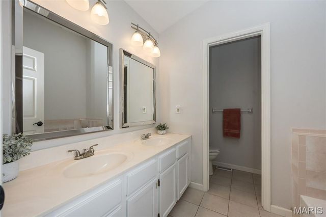 1337 Stone Run Drive, Ballwin, MO 63021