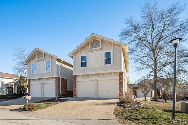 1337 Stone Run Drive, Ballwin, MO 63021