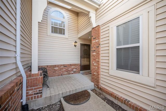 1337 Stone Run Drive, Ballwin, MO 63021