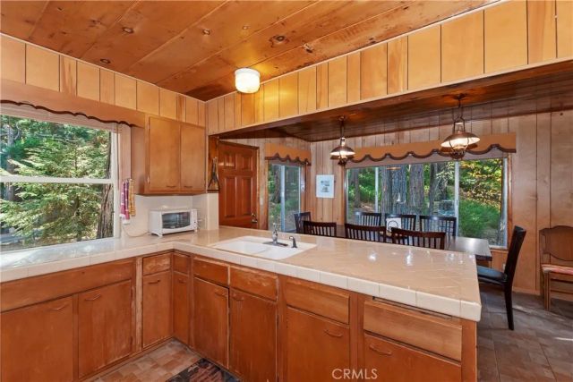 648 Crest Estates Drive, Lake Arrowhead, CA 92352