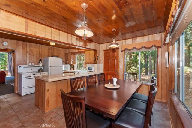 648 Crest Estates Drive, Lake Arrowhead, CA 92352
