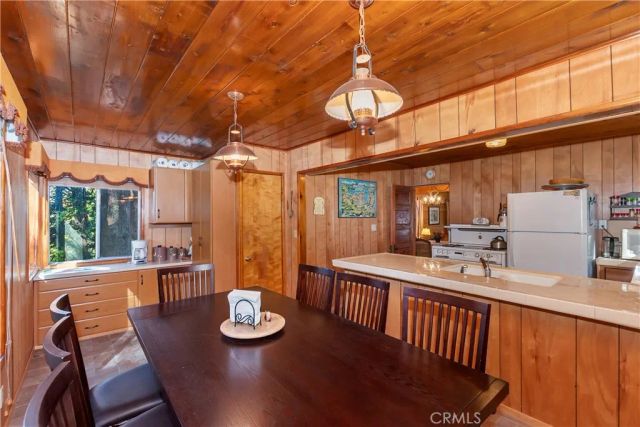 648 Crest Estates Drive, Lake Arrowhead, CA 92352