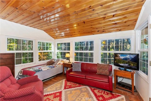 648 Crest Estates Drive, Lake Arrowhead, CA 92352