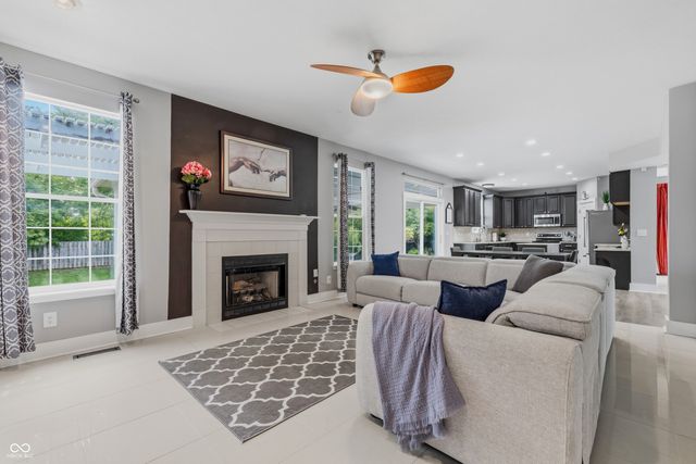 6513 Sussex Drive, Zionsville, IN 46077