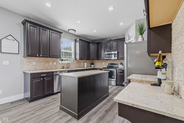 6513 Sussex Drive, Zionsville, IN 46077