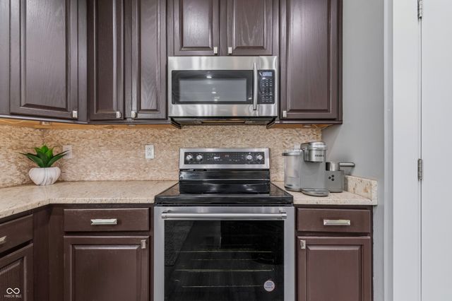 6513 Sussex Drive, Zionsville, IN 46077