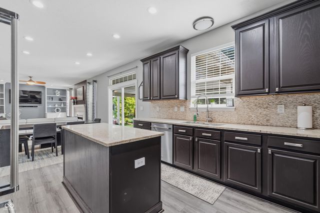 6513 Sussex Drive, Zionsville, IN 46077