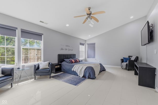 6513 Sussex Drive, Zionsville, IN 46077