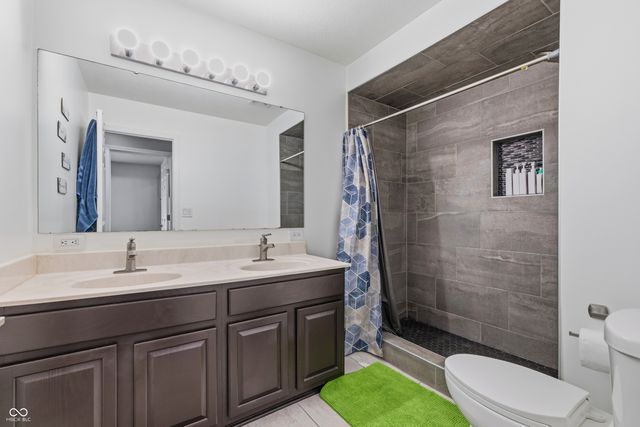 6513 Sussex Drive, Zionsville, IN 46077