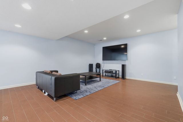 6513 Sussex Drive, Zionsville, IN 46077