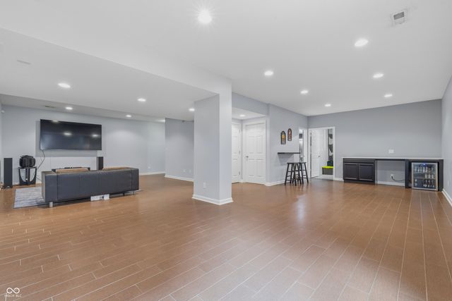 6513 Sussex Drive, Zionsville, IN 46077