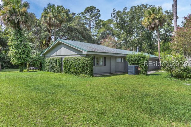 9 Palmetto Beach Dr, Bluffton, SC 29910