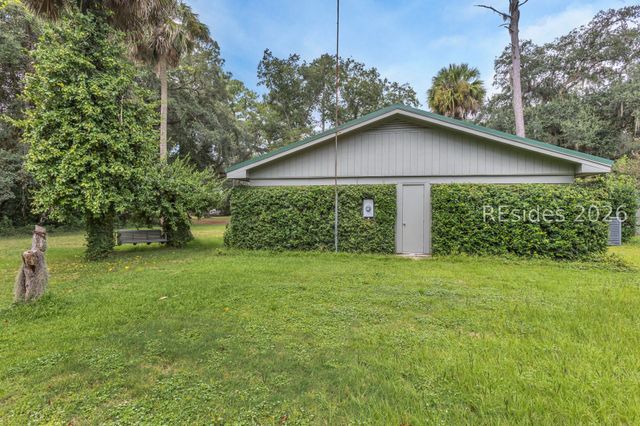 9 Palmetto Beach Dr, Bluffton, SC 29910