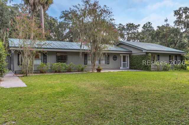 9 Palmetto Beach Dr, Bluffton, SC 29910