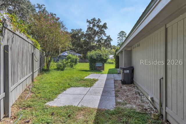 9 Palmetto Beach Dr, Bluffton, SC 29910