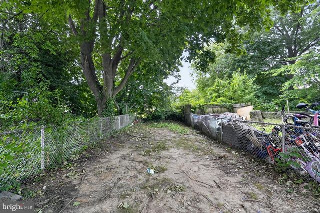 220 WEYMOUTH RD, Darby, PA 19023