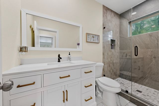 121 Elk Cove Drive, Mabank, TX 75156