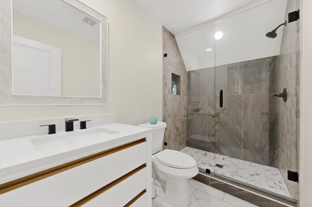 121 Elk Cove Drive, Mabank, TX 75156