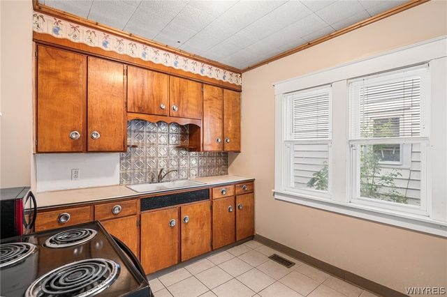 1614 Ferry Avenue, Niagara Falls, NY 14301