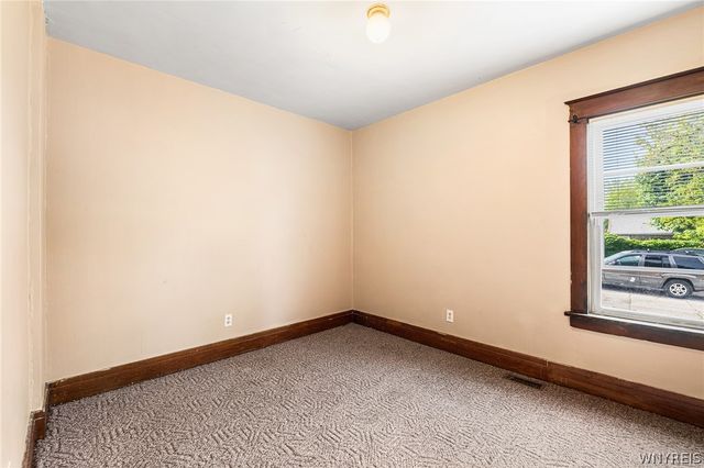 1614 Ferry Avenue, Niagara Falls, NY 14301