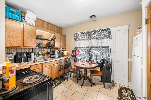 1614 Ferry Avenue, Niagara Falls, NY 14301
